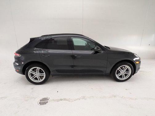 Volcano Grey Metallic 2019 Porsche Macan Macan