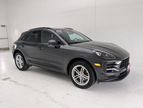 Volcano Grey Metallic 2019 Porsche Macan Macan