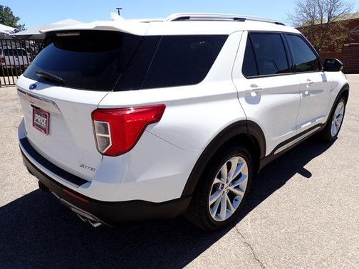 Star White Metallic Tri-Coat 2023 Ford Explorer Platinum