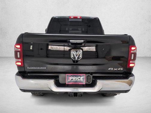 Diamond Black Crystal Pearlcoat 2021 RAM 2500 Laramie Crew Cab 4x4 6'4' Box