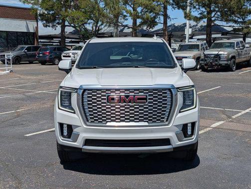 White Frost Tricoat 2022 GMC Yukon XL Denali