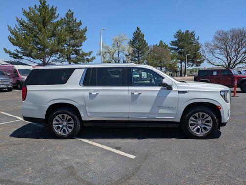 White Frost Tricoat 2022 GMC Yukon XL Denali