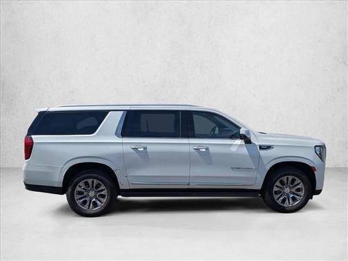 White Frost Tricoat 2022 GMC Yukon XL Denali