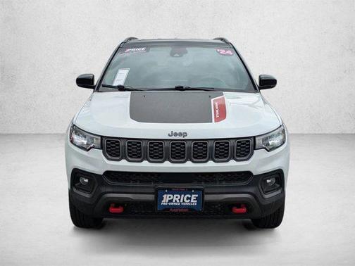 Bright White Clearcoat 2024 Jeep Compass Trailhawk