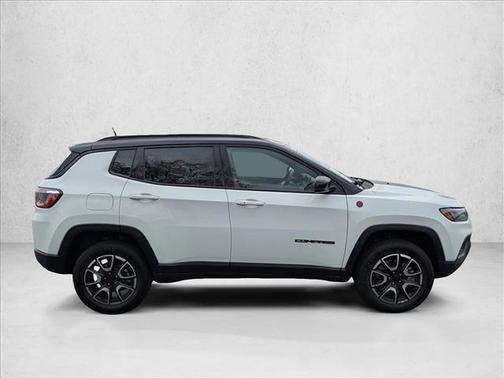 Bright White Clearcoat 2024 Jeep Compass Trailhawk
