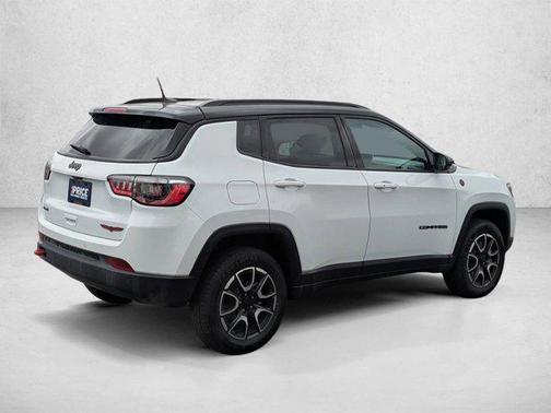 Bright White Clearcoat 2024 Jeep Compass Trailhawk