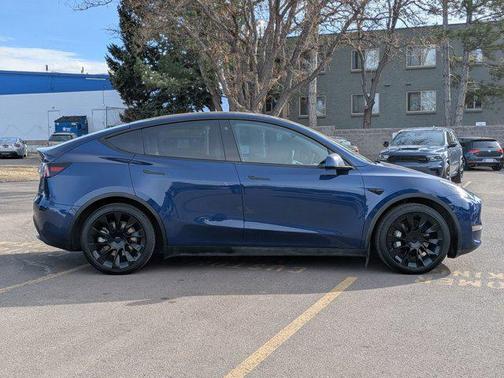 2022 Tesla Model Y Long Range Dual Motor All-Wheel Drive