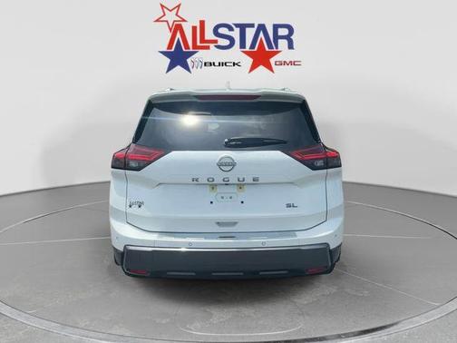 Everest White P 2025 Nissan Rogue SL