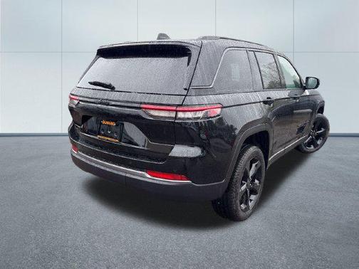 High Gloss Black 2027 Jeep Grand Cherokee Limited