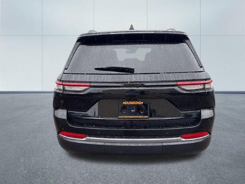 High Gloss Black 2027 Jeep Grand Cherokee Limited