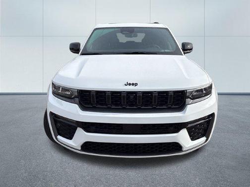Bright White Clearcoat 2027 Jeep Grand Cherokee Limited