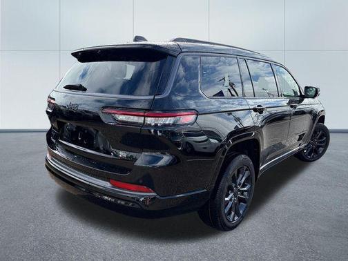 Diamond Black Crystal Pearlcoat 2026 Jeep Grand Cherokee L Limited