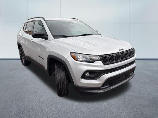 Silver Zynith Metallic Clearcoat 2026 Jeep Compass Latitude