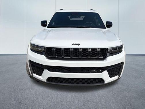 Bright White Clearcoat 2026 Jeep Grand Cherokee L Altitude