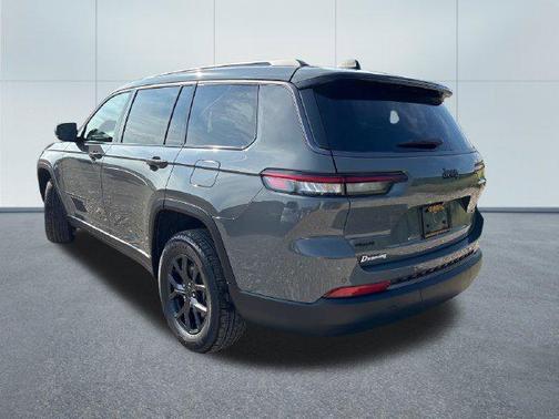 Sting-Gray Clearcoat 2027 Jeep Grand Cherokee L Laredo
