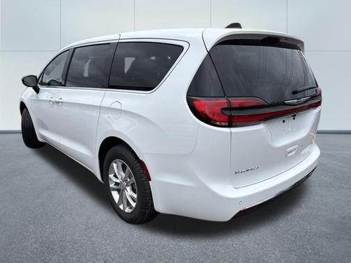 Bright White Clearcoat 2026 Chrysler Pacifica L