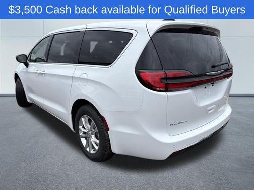 Bright White Clearcoat 2026 Chrysler Pacifica L