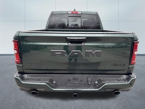 Serrano Green Metallic 2026 RAM 1500 Big Horn/Lone Star
