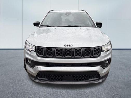 Silver Zynith Metallic Clearcoat 2026 Jeep Compass Latitude