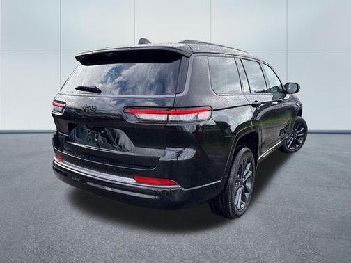 Diamond Black Crystal Pearlcoat 2026 Jeep Grand Cherokee L Limited