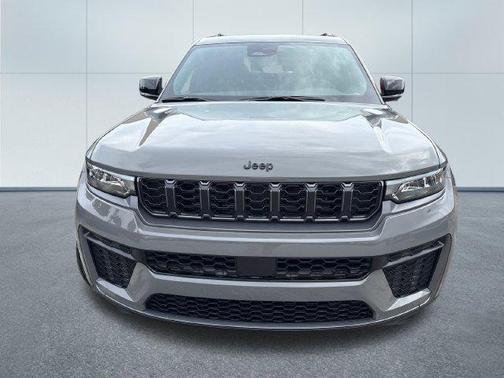 Sting-Gray Clearcoat 2027 Jeep Grand Cherokee L Laredo