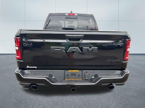 Diamond Black Crystal Pearlcoat 2026 RAM 1500 Express