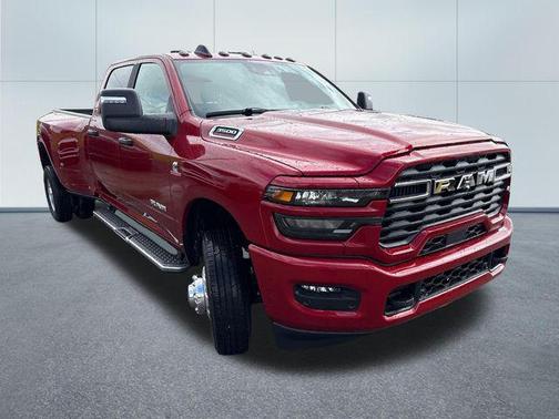 Molten Red Pearlcoat 2026 RAM 3500 Big Horn Crew Cab 4x4 8' Box