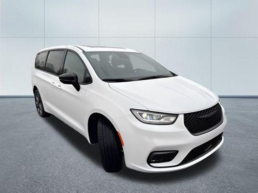 2026 Chrysler Pacifica L