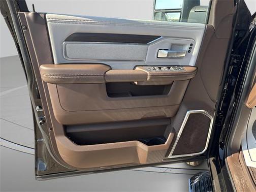 2025 RAM 3500 Laramie Crew Cab 4x4 8' Box