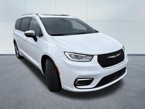 Bright White Clearcoat 2026 Chrysler Pacifica L