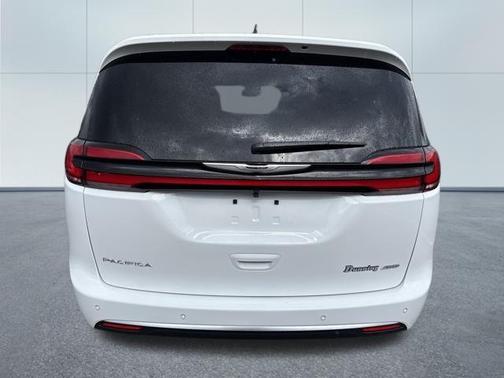 Bright White Clearcoat 2026 Chrysler Pacifica L