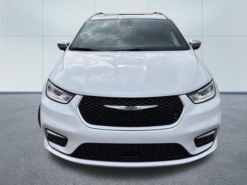 Bright White Clearcoat 2026 Chrysler Pacifica L