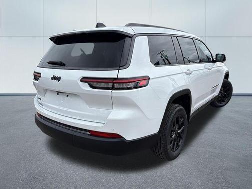 Bright White Clearcoat 2026 Jeep Grand Cherokee L Altitude