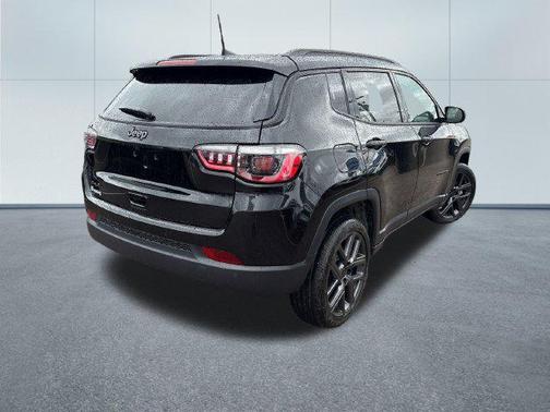 Diamond Black Crystal Pearlcoat 2026 Jeep Compass Limited