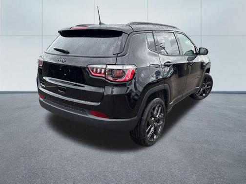 Diamond Black Crystal Pearlcoat 2026 Jeep Compass Limited