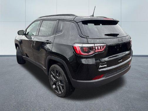 Diamond Black Crystal Pearlcoat 2026 Jeep Compass Limited