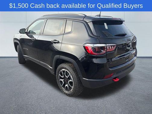 Diamond Black Crystal Pearlcoat 2026 Jeep Compass Trailhawk