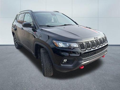 Diamond Black Crystal Pearlcoat 2026 Jeep Compass Trailhawk