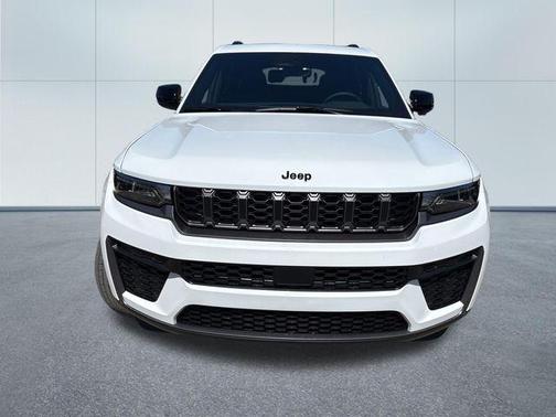 Bright White Clearcoat 2026 Jeep Grand Cherokee L Altitude