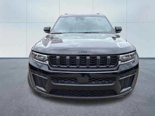 Diamond Black Crystal Pearlcoat 2026 Jeep Grand Cherokee L Altitude