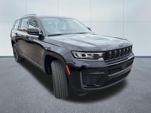 Diamond Black Crystal Pearlcoat 2026 Jeep Grand Cherokee L Altitude