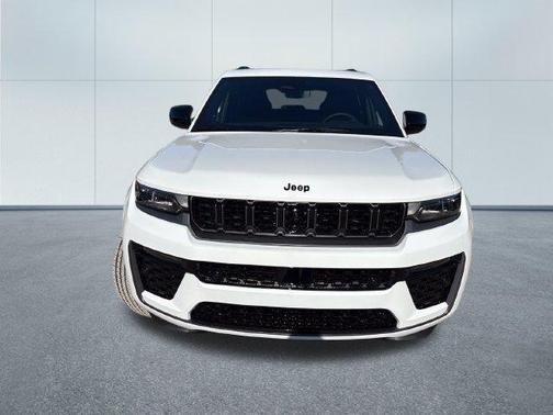 Bright White Clearcoat 2027 Jeep Grand Cherokee Limited