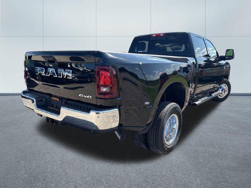 Diamond Black Crystal Pearlcoat 2027 RAM 3500 Tradesman