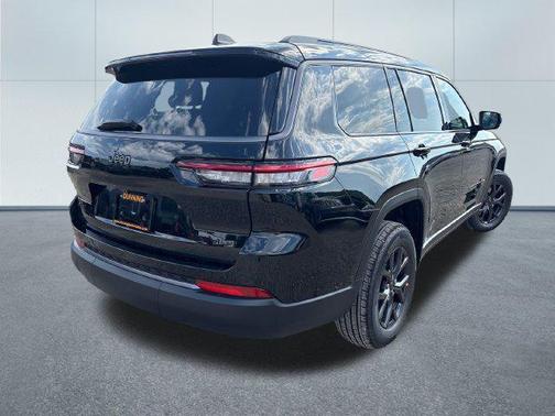High Gloss Black 2027 Jeep Grand Cherokee L Laredo