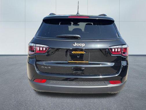 Diamond Black Crystal Pearlcoat 2026 Jeep Compass Latitude