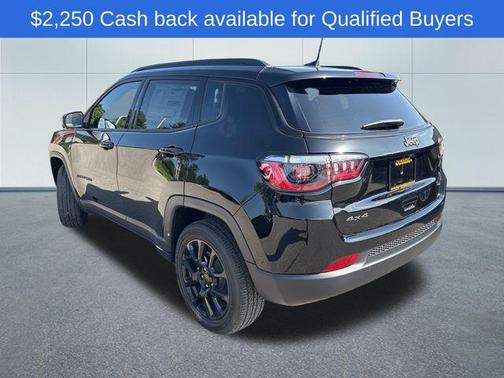 Diamond Black Crystal Pearlcoat 2026 Jeep Compass Latitude