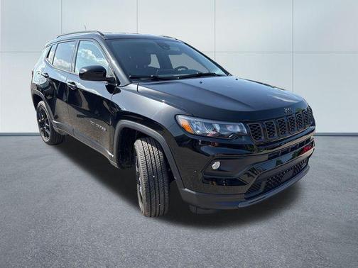 Diamond Black Crystal Pearlcoat 2026 Jeep Compass Latitude