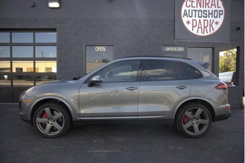 2016 Porsche Cayenne Turbo