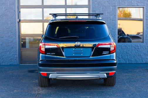 Crystal Black Pearl 2020 Honda Pilot Touring 8-Passenger