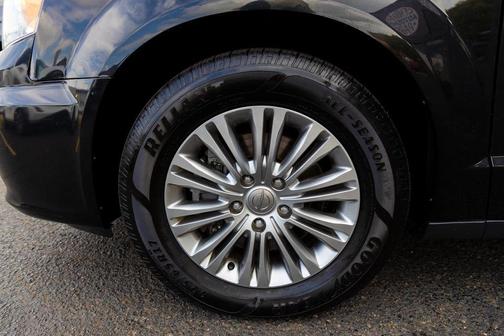 2016 Chrysler Town & Country Touring-L